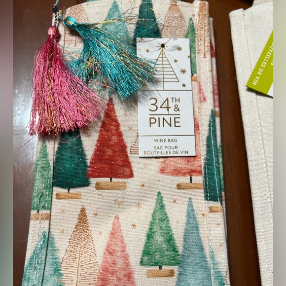 NWT-2 Bottle Canvas Christmas Gift Bags - Picture 2 of 3